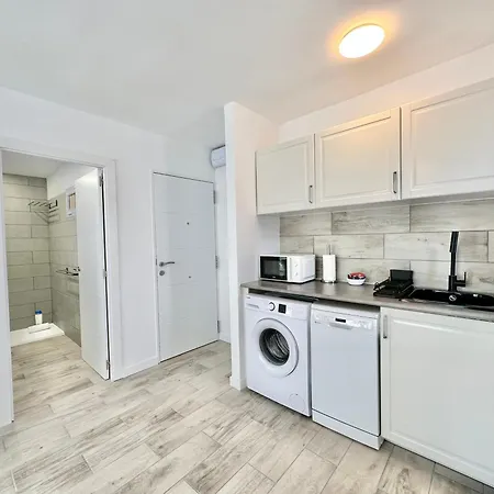 Torres De Yomely - Y4g 美洲海滩